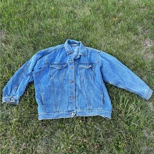 VTG River Trader Denim Distressed Jean Jacket Trucker size small *FLAW